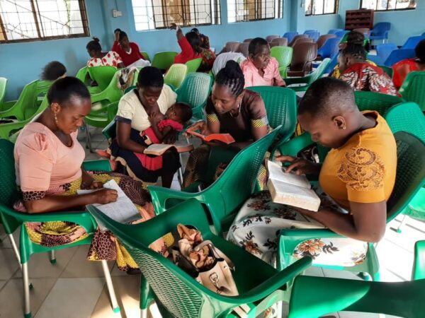 Theologische educatie voor vrouwen in Tanzania